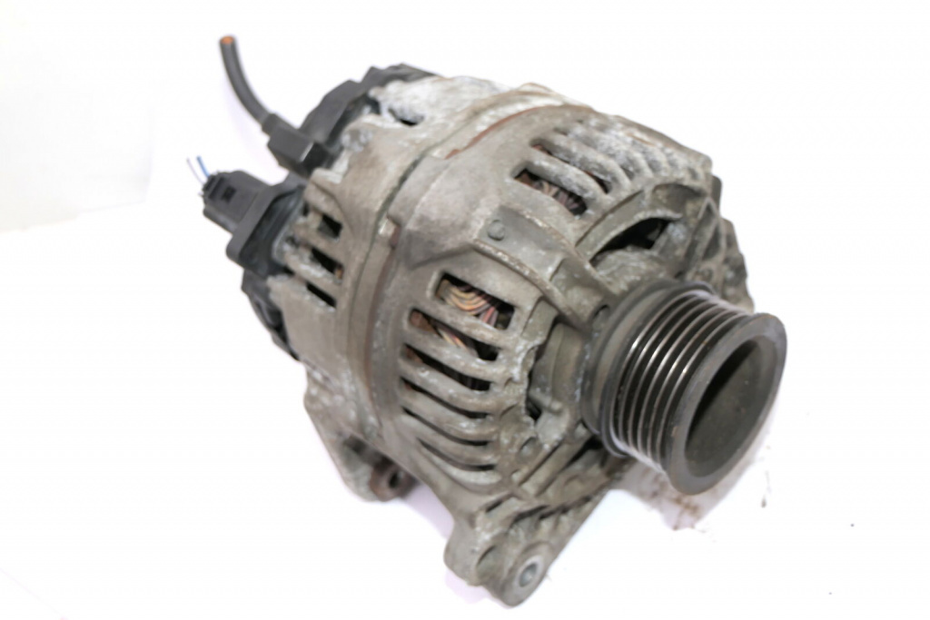 Alternator VW New Beetle 2000/10-2010/09 2.3 V5 125KW 170CP Cod 037903025F