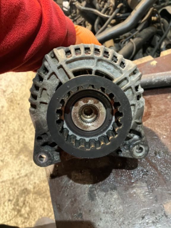 Alternator VW Transporter T5 2.5 tdi AXD