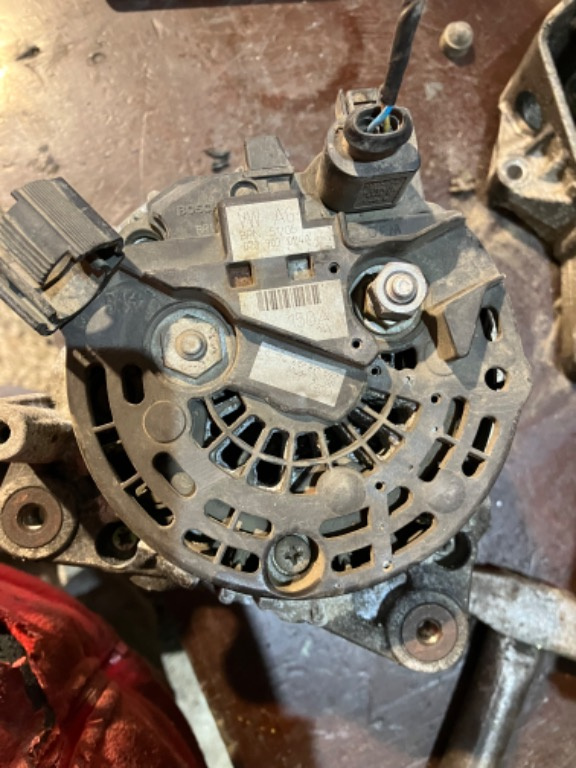 Alternator VW Transporter T5 2.5 tdi AXD