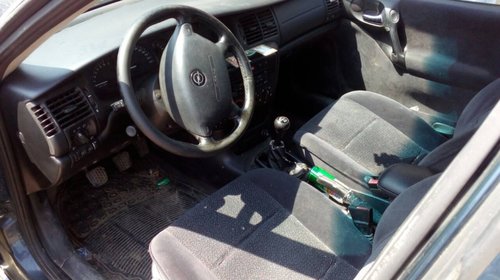 Amortizor capota Opel Vectra B 2000 berlina 1,6