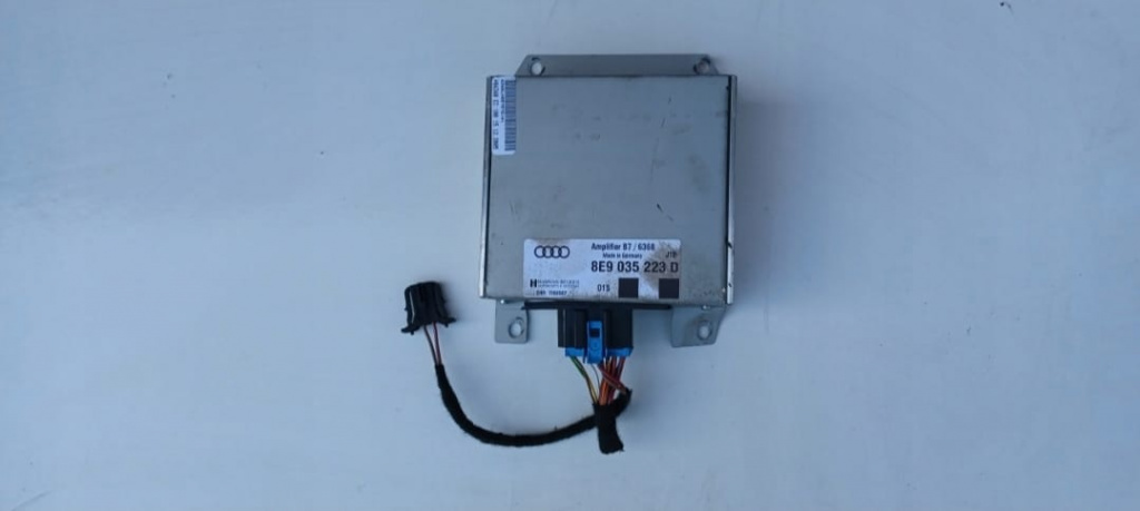 Amplificator Antena Audi A4 B7 cod 8E9035223D