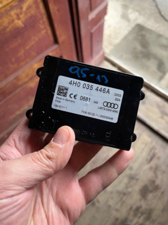 Amplificator antena Audi Q5 A3 A4 A5 A6 Cod 4h0035446A