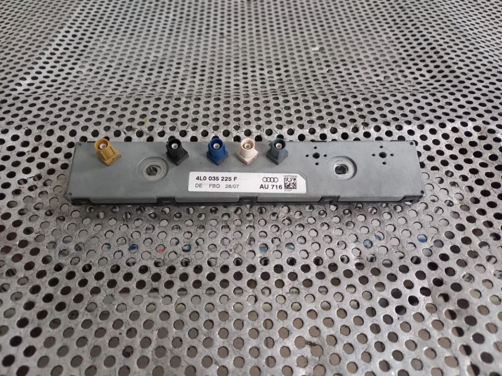 Amplificator Antena Audi Q7 4L Cod 4L003