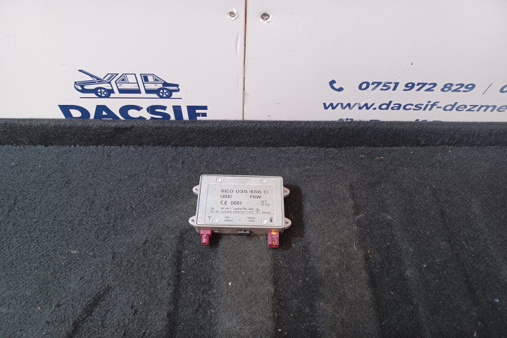 Amplificator antena radio 8E0035456C 8E0035456C Audi A6 4F/C6 [2004 - 2008] Sedan 2.0 TDI MT (140 hp)