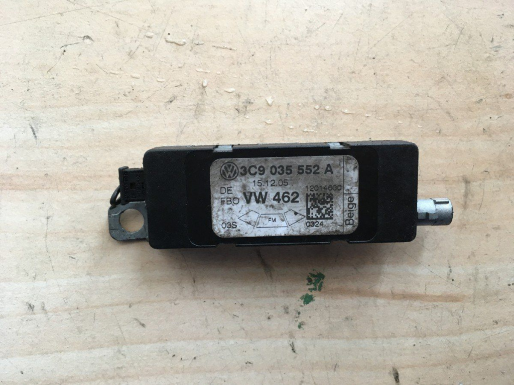 Amplificator antena VW Passat B6 cod 3C9035552A