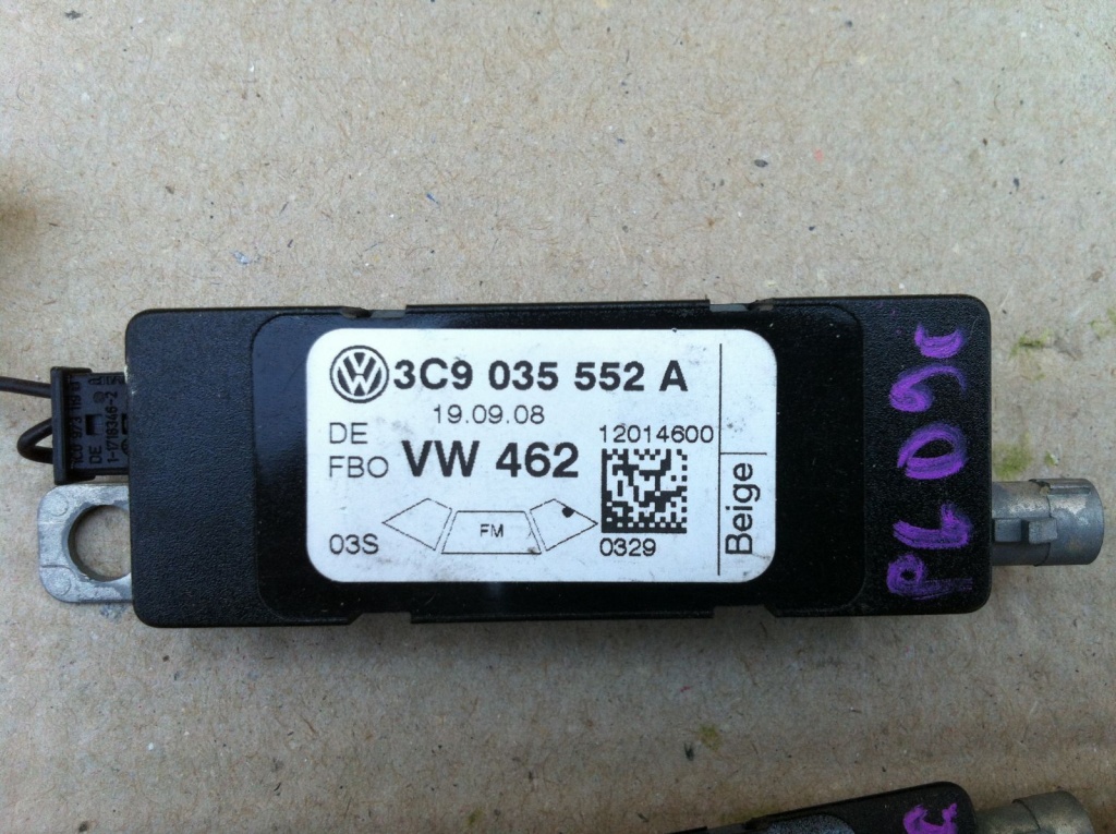 Amplificator antena VW Passat B6 cod 3C9035552A