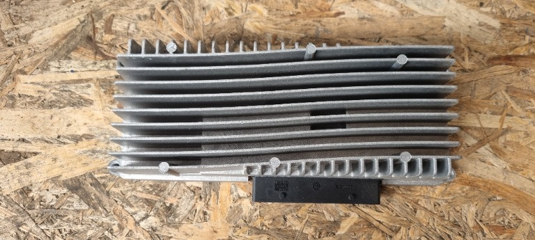 Amplificator Audi A5 8T, A4 8k, Q5 8R cod 8R003522