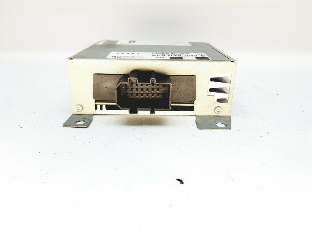 Amplificator Audio Audi A4 B7 Cod 8E9035
