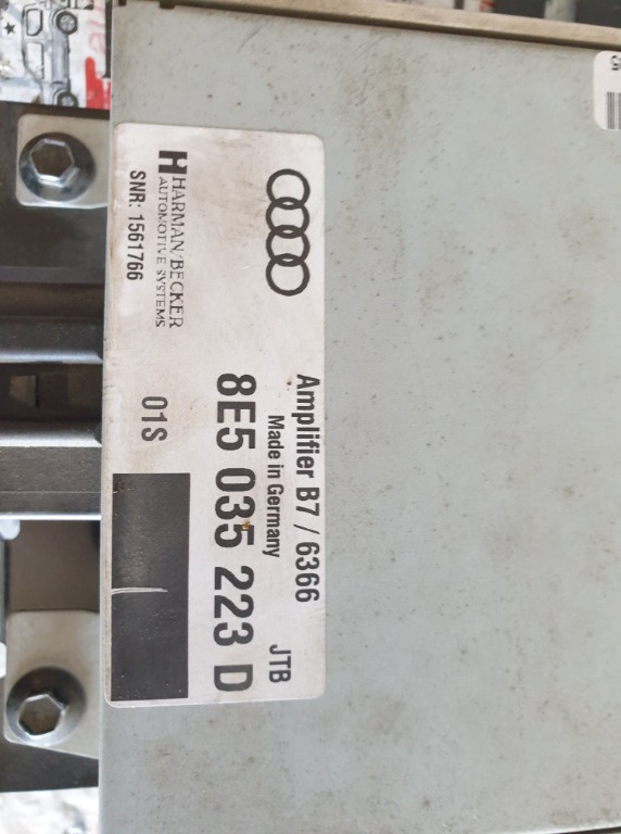 Amplificator audio Audi A4 B7 cod piesa 