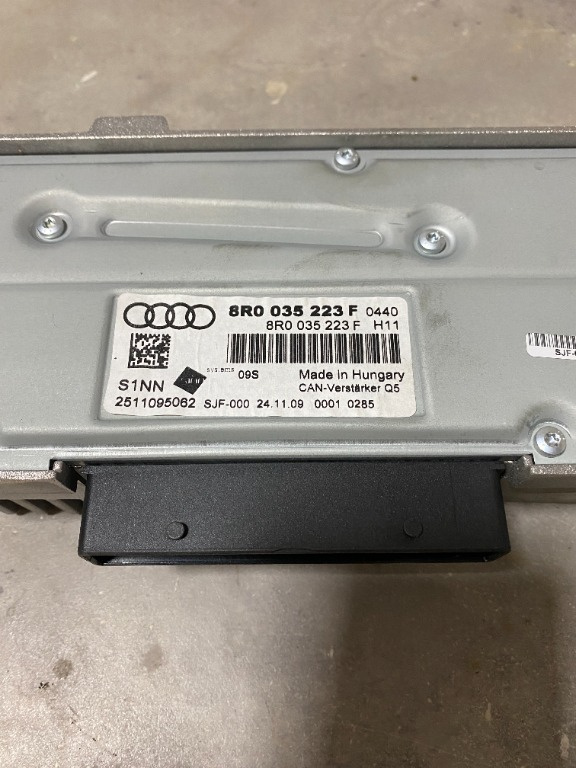 Amplificator audio cod 8R0035223F/8R0 035 223 F pentru Audi A5 An 2010