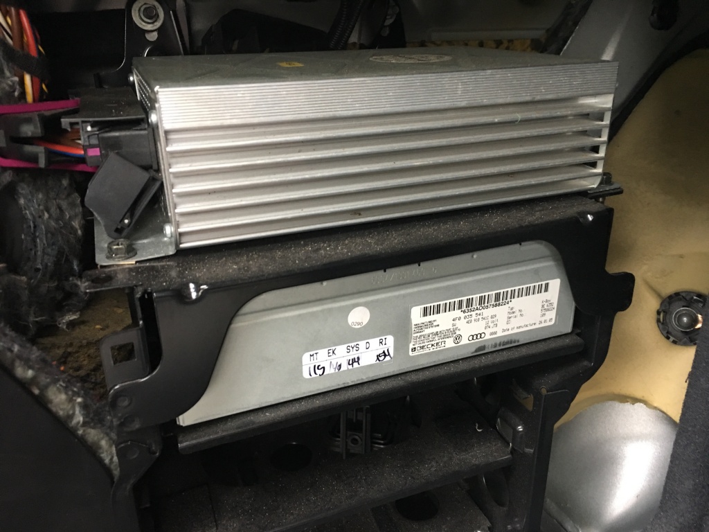 Amplificator Tuner Radio Box Audi A6 4F 