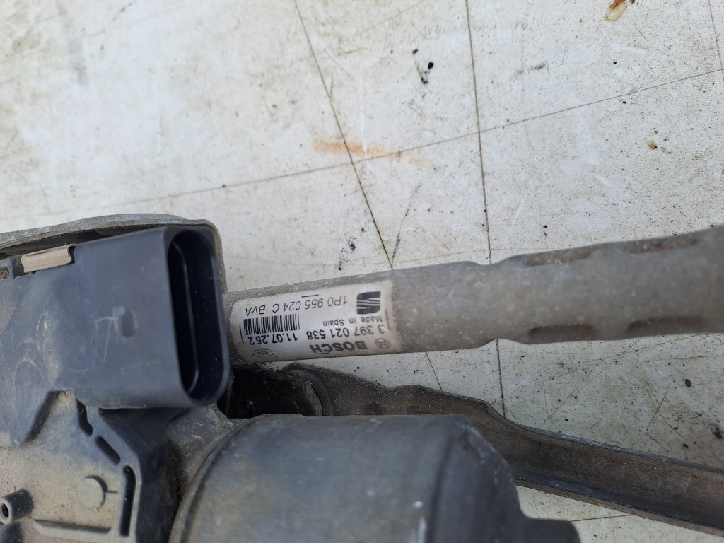 Ansamblu stergator dreapta seat leon 1p cod 1p0955024c