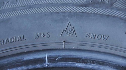 Anvelope iarna 16 inch Bridgestone Blizzak LM32 225/55 R16