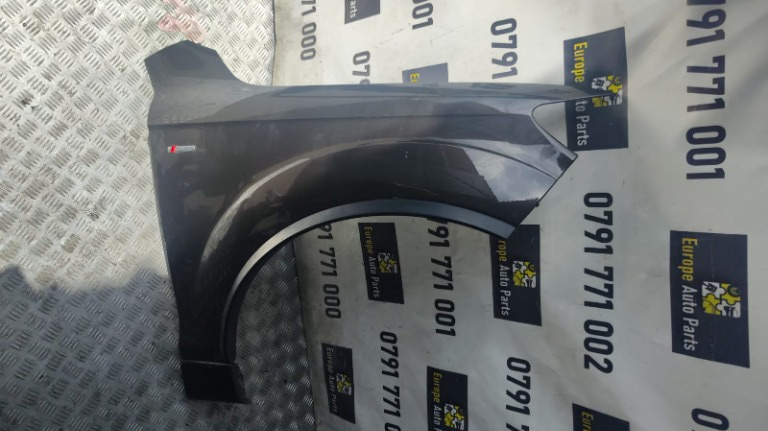 Aripa dreapta Audi Q7 4L 4.2 TDI 340cp / 250Wk cod motor CCF transmisie automata an 2014 cod 4L0821106