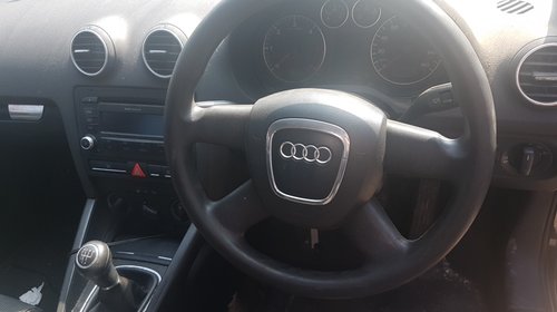 Aripa dreapta fata Audi A3 8P 2008 hatchback 1.9 tdi