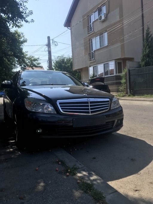 Aripa dreapta fata Mercedes C-CLASS W204 2007 Seda