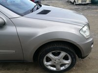 Aripa dreapta fata Mercedes ML W164 neagra,in stare foarte buna