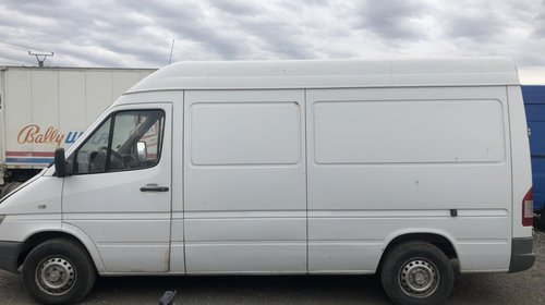 Aripa dreapta fata Mercedes SPRINTER 2004 Autoutilitara 2.2 CDI