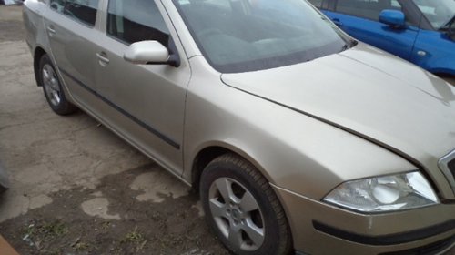 Aripa dreapta fata Skoda Octavia 2, 1.6 Benzina, motor BLF