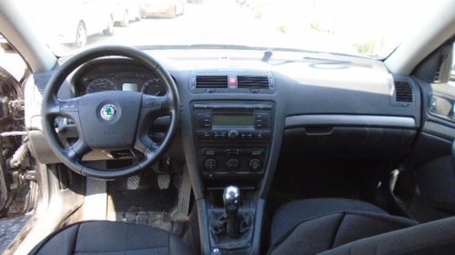 Aripa dreapta fata Skoda Octavia 2 2008 berlina 1.9