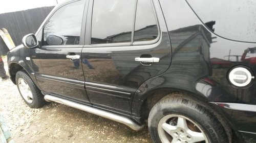 Aripa dreapta Mercedes ML 320 w163