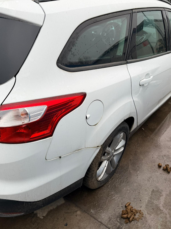 ARIPA DREAPTA SPATE FORD FOCUS 3 BREAK