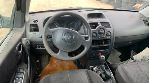 Aripa dreapta spate Renault Megane 2 2004 combi 1,9dci