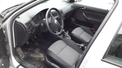 Aripa dreapta spate Volkswagen Golf 4 2001 break 2.0