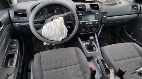 Aripa dreapta spate Volkswagen Golf 5 2009 combi/break 1.9 tdi