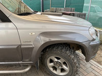 Aripa fata Stanga / Dreapta culoare gri Hyundai Terracan 2002-2006