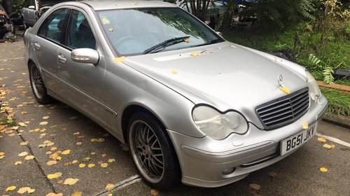 Aripa fata stanga/dreapta Mercedes W203 C320 