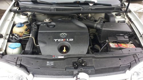 Aripa fata Volkswagen Golf 4 1.9tdi tip motor AHF