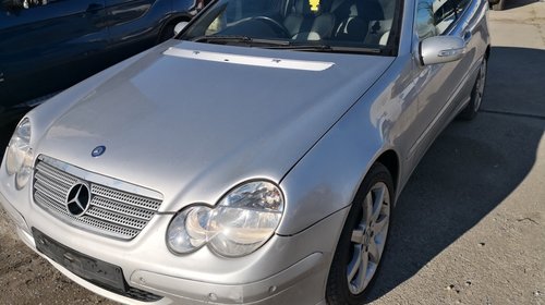 Aripa stanga/dreapta fata mercedes clc c coupe 1.8 kompressor