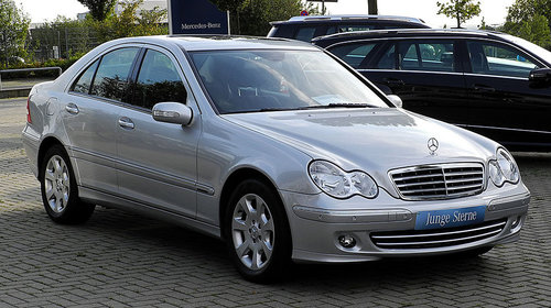 Aripa stanga/dreapta Mercedes C Class W203 an 2001-2007 , orice culoare , aripi noi