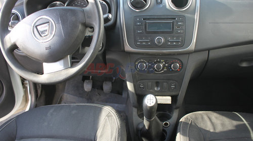 Aripa stanga fata Dacia Logan 2 2014 berlina 1.5 DCI