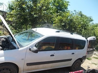 Aripa stanga fata Dacia Logan MCV 2008 break 1.5 dci