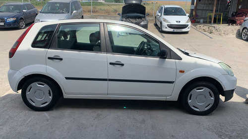 Aripa stanga fata Ford Fiesta 2005 hatchback 1,4 tdci