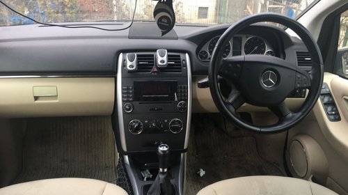 Aripa stanga fata Mercedes A-CLASS W169 2005 Limuzina A180