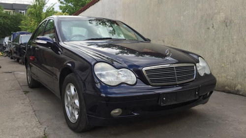 Aripa stanga fata Mercedes C-Class W203 2003 Limuzina 2148 cdi