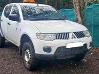 Aripa stanga fata Mitsubishi L200 2012 pick up 2.5