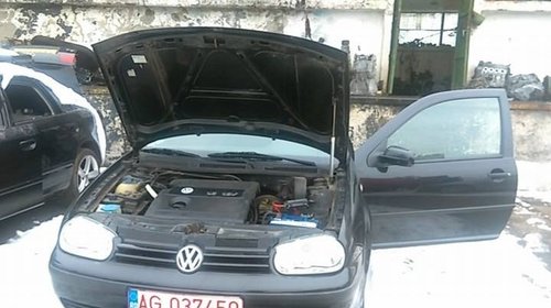 Aripa stanga fata negru Vw Golf 4