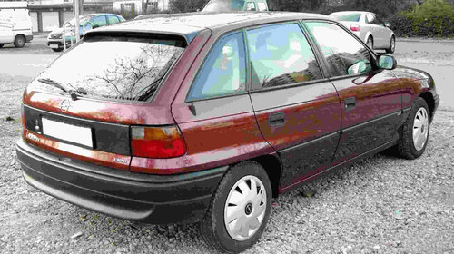 Aripa stanga fata Opel Astra F 2000 Hatchback 1.6 Benzina