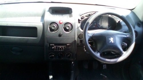 Aripa stanga fata Peugeot Partner 2006 Duba 1.9