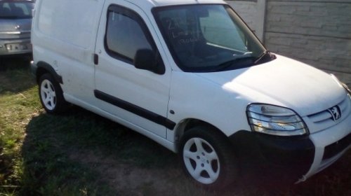 Aripa stanga fata Peugeot Partner 2006 Duba 1.9