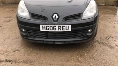 Aripa stanga fata Renault Clio 2006 Hatchback