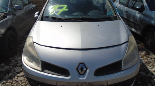 Aripa stanga fata Renault Clio 3 2006 Hatchba