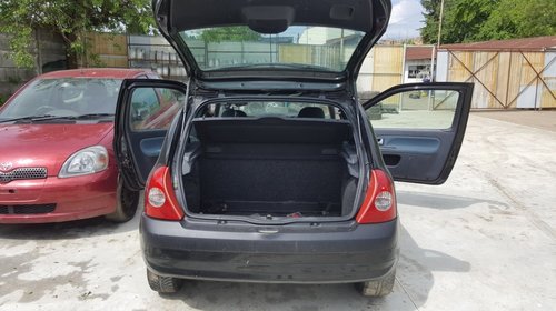 Aripa stanga fata Renault Clio II 2005 hatchback 1.2