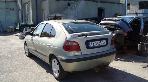 Aripa stanga fata Renault Megane 2001 Hatchback 1.9 dci