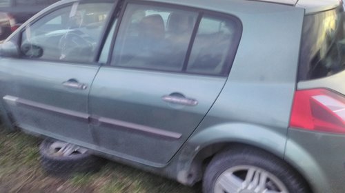 Aripa stanga fata Renault Megane 2004 HatchBa