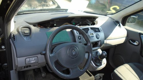 Aripa stanga fata Renault Megane 2005 hatchback 1.6